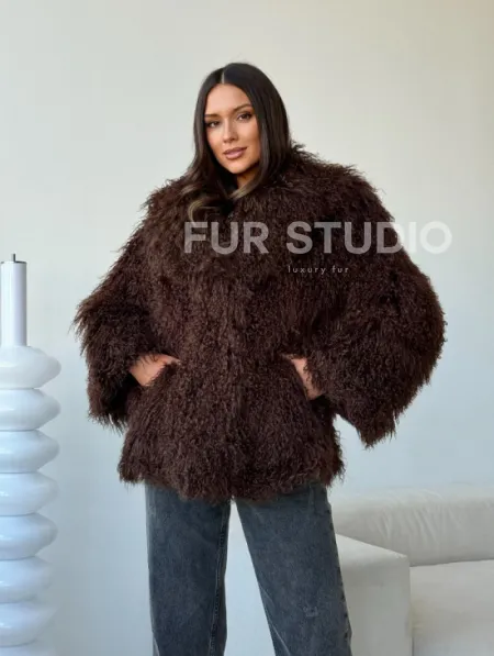 Коричневая шуба из ламы - фото 9