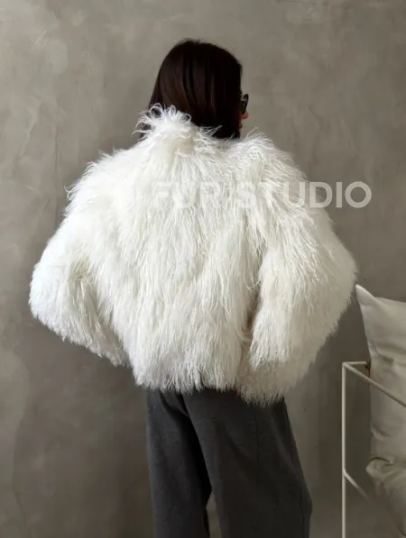 Белая кроп-шуба из меха ламы - фото 11