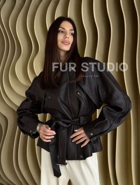 Коричневая кожаная куртка «Тренд - 2026» - фото 13