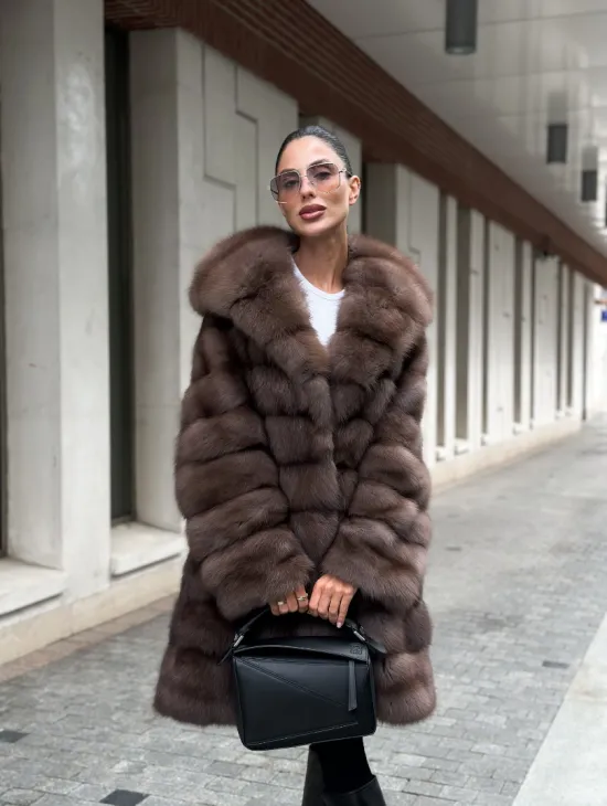 Шуба из меха куницы с капюшоном цвет трюфель - фото 6