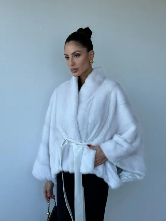 Белоснежное меховое манто из аукционной норки, фасон - летучая мышь - фото 8