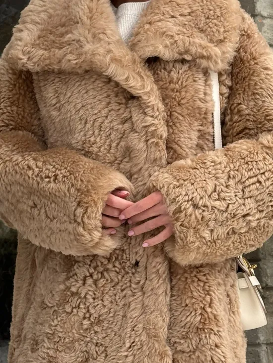 Шуба - дубленка из овчины в бежевом цвете - фото 1