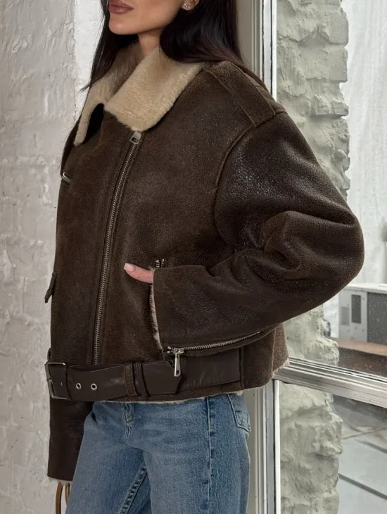 Короткая молодежная косуха-дублёнка из натуральной овчины - фото 2