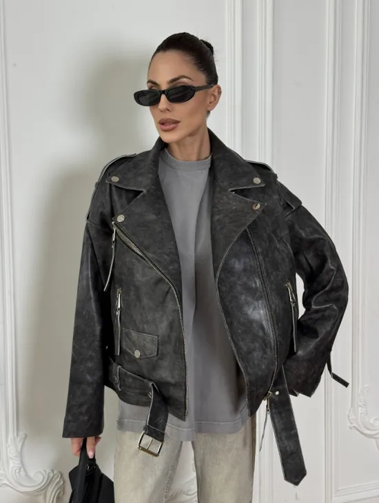 Косуха из натуральной серой кожи с эффектом винтажа и декоративными кнопками по краям воротника - фото 4