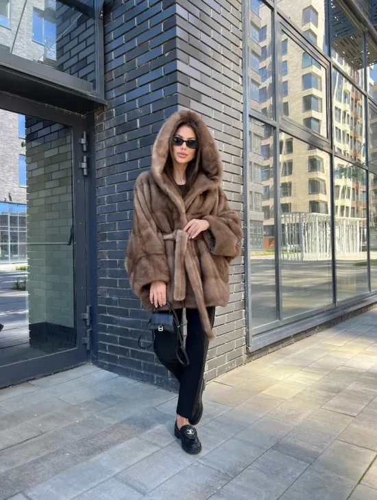 Норковое пончо с капюшоном в цвете пастель - фото 5