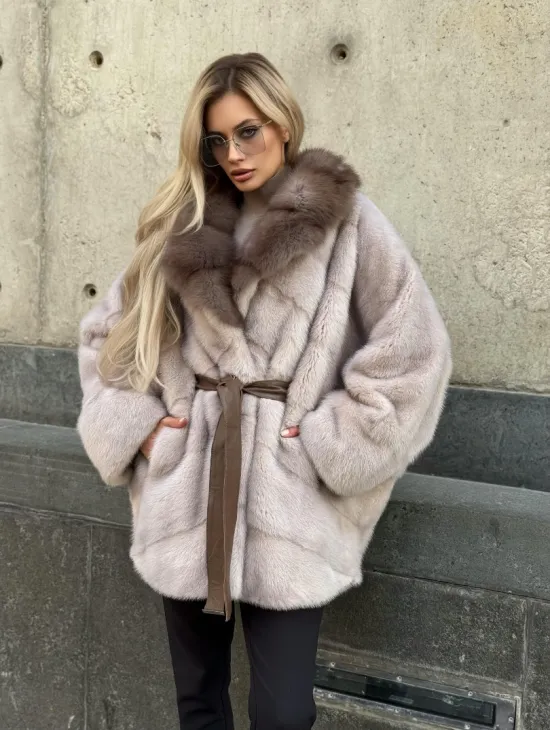 Шуба норковая летучая мышь с воротником куницы - фото 8