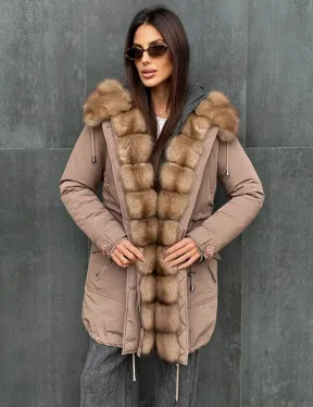 Женский пуховик с мехом куницы - фото 4