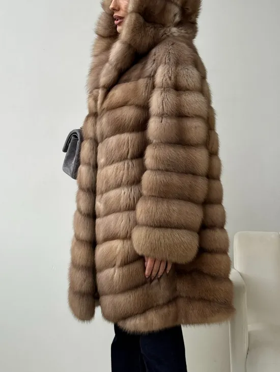 Шуба из куницы с капюшоном в цвете тор-тор - фото 3