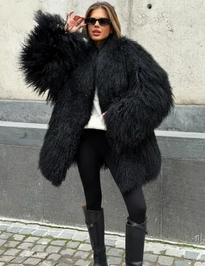 Черная шуба из ламы V-образный вырез - фото 0