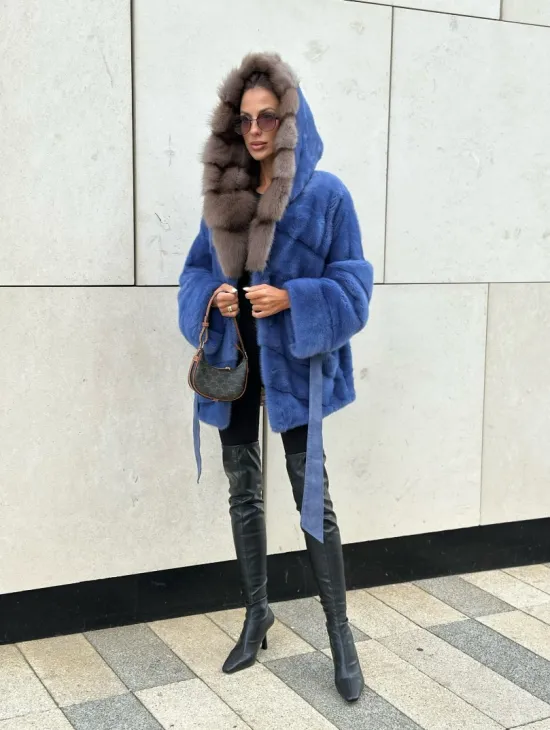 Норковое манто с капюшоном из куницы - цвет васильковый - фото 0