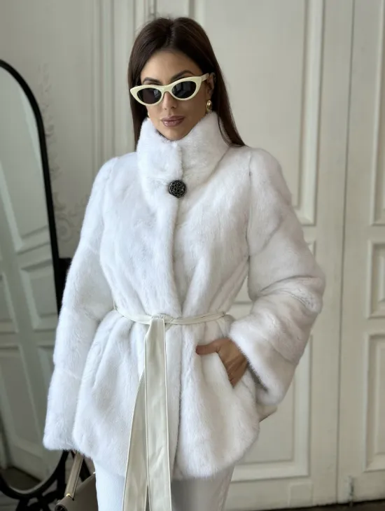 Белая шуба из меха норки (крестовка) стойка воротник - фото 0